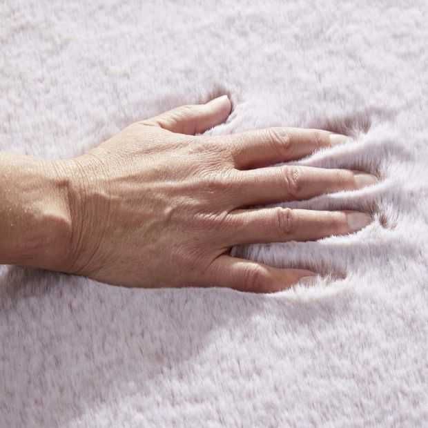 Най-мекият килим! Килим с имитация на заешка кожа