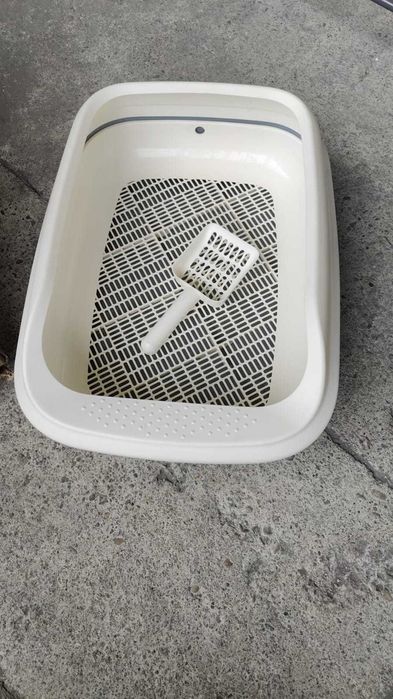 Litiera pentru pisici cu lopatica gri inchis cu alb 43x56x21cm