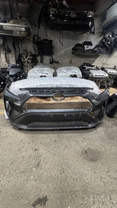 Передний бампер Тойота RAV4 2019