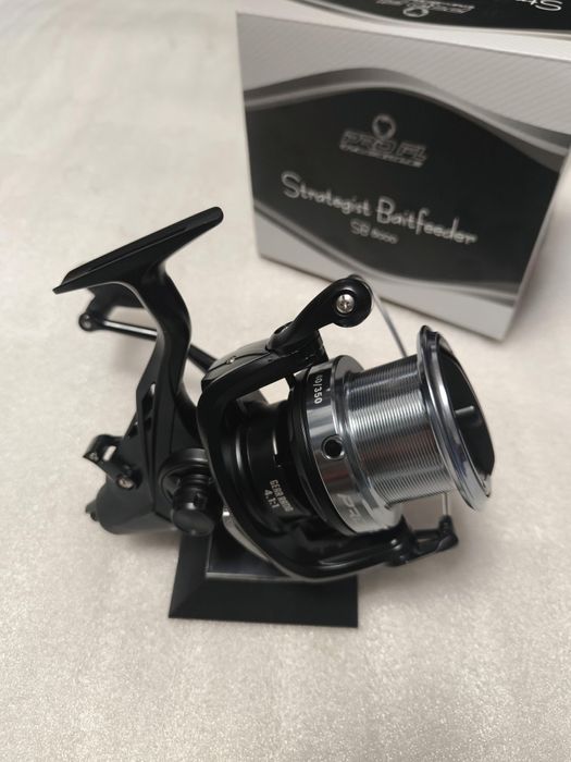 Mulineta Crap PRO FL Strategist Baitfeeder SB8000 Long Cast 0,30/420m