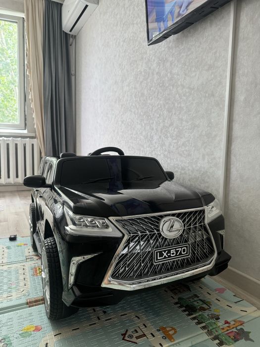 Продам детский электромобиль LEXUS LX-570