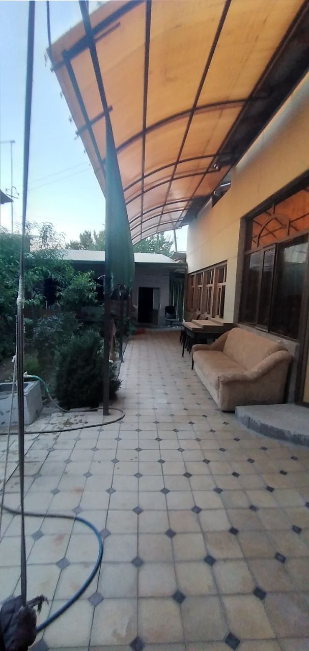 Uy sotiladi 5 xona