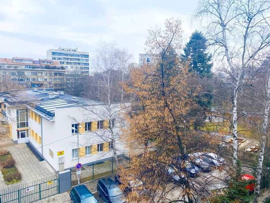 тристаен апартамент в Изток