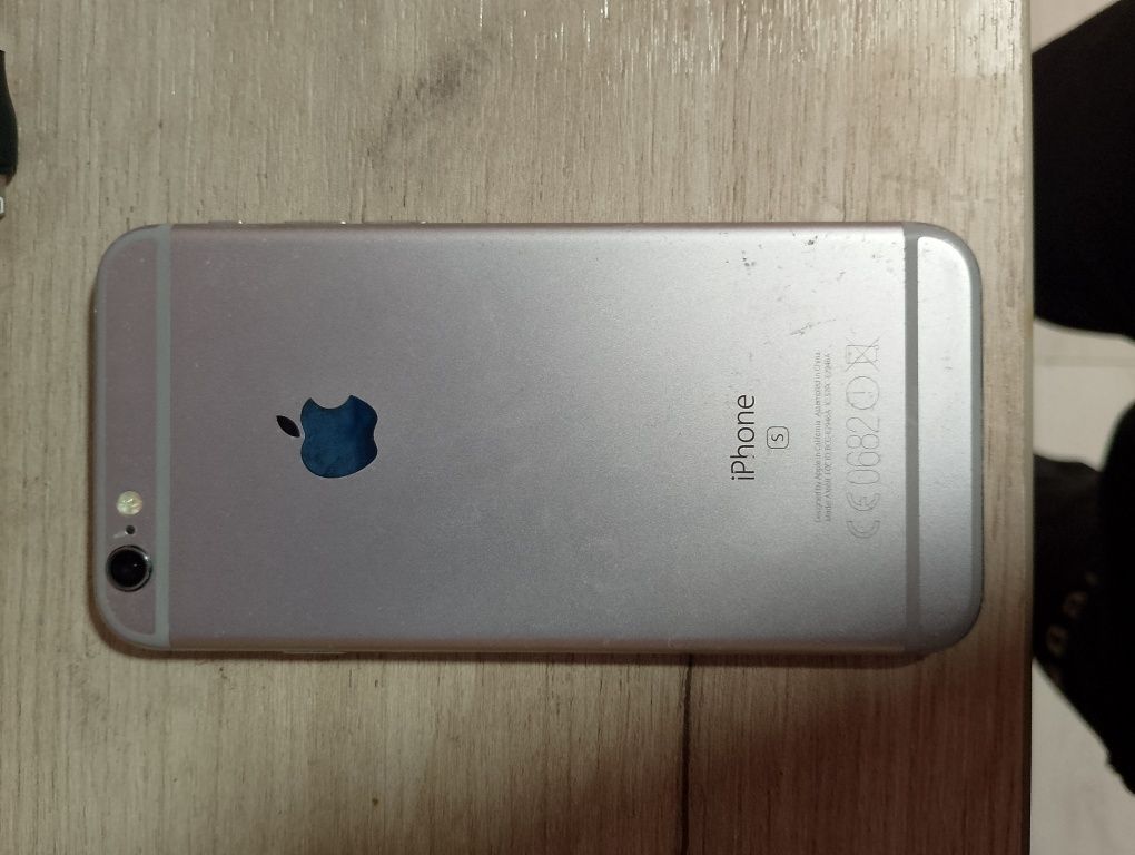 Vând iPhone 6s in stare perfecta