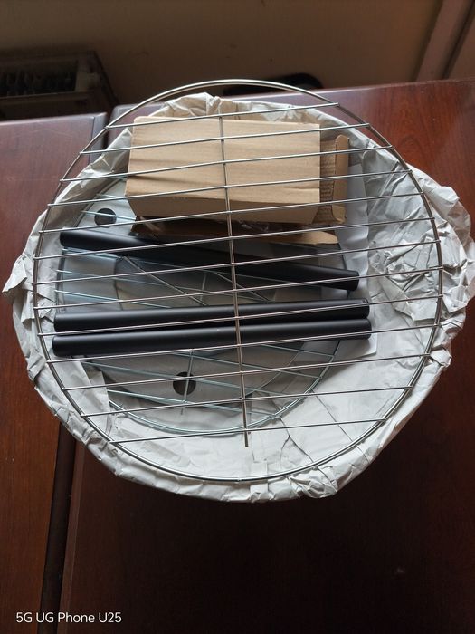 Ново барбекю в оригинална кутия.