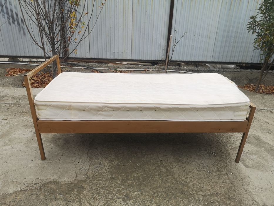 Кровать металлическая