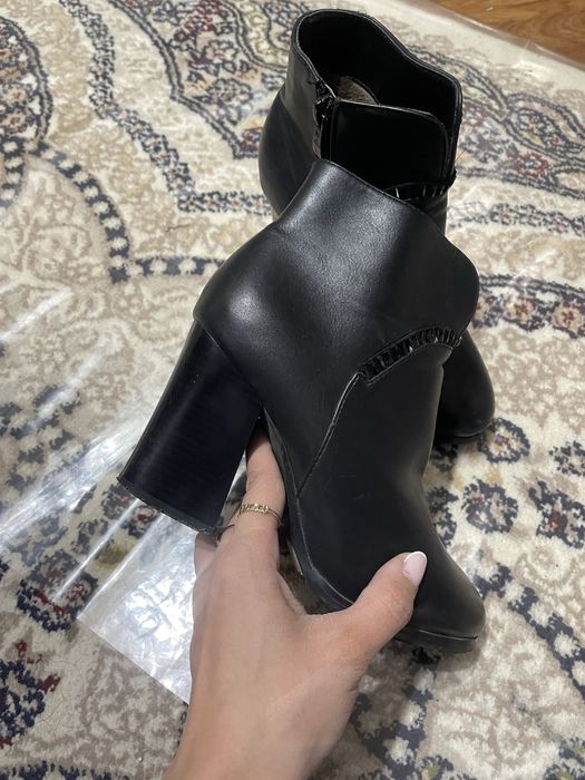 35/36 razmer obuvi( jenskiyi)