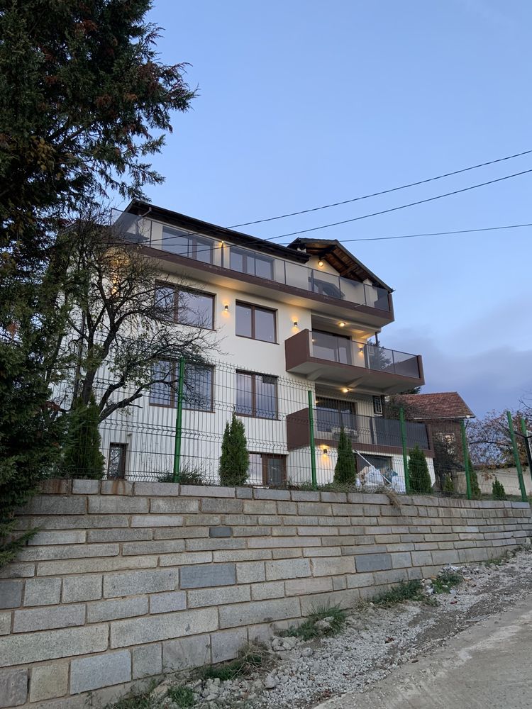 Село Владо Тричков-къща РЗП 365 м2 с двор 570 м2 на 15 мин. от София