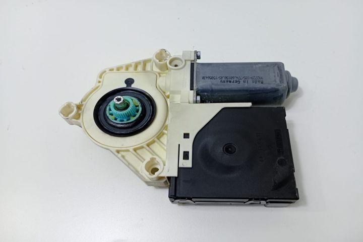 Motoras macara  dreapta fata   1K0959793G Volkswagen VW Jetta a 5-a g