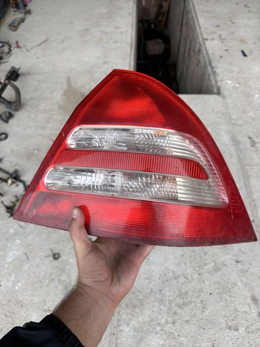 Десен стоп Mercedes C-Class W203 седан