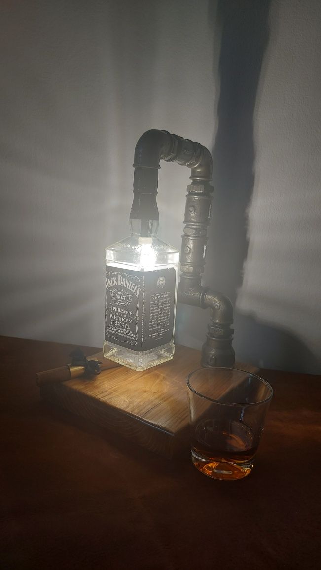 Lampa din sticla de Whiskey