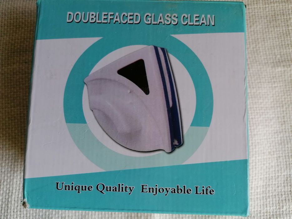 Dispozitiv de Curățat Geamuri Dublu cu Magnet.