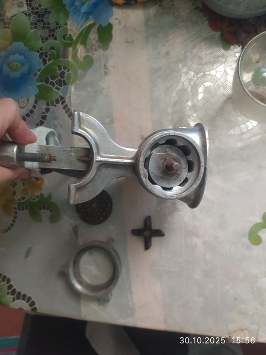 Продам механическую мясорубку