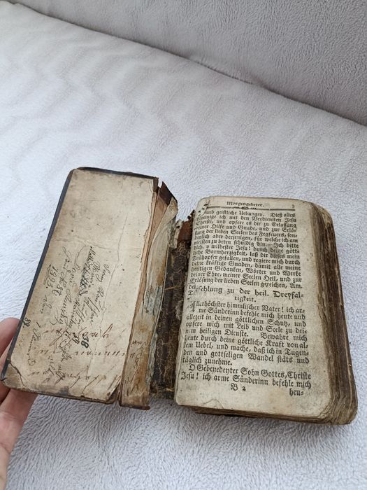 Стара молитвенна книга