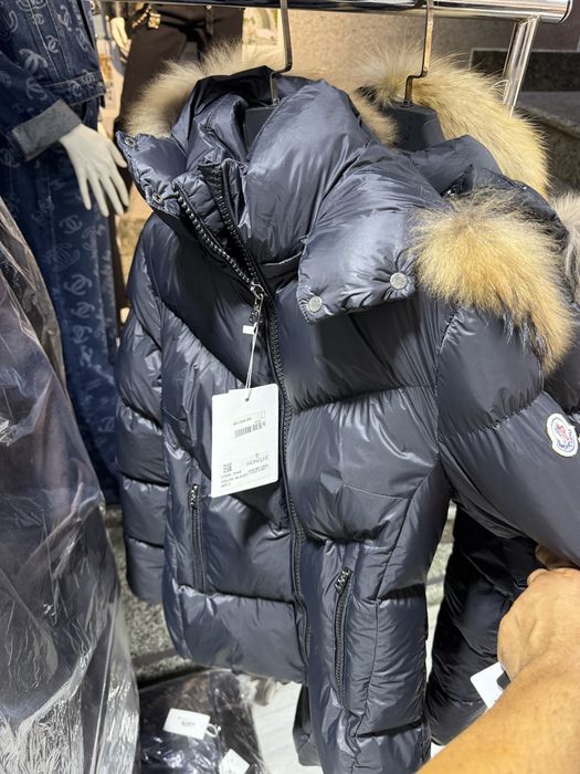 vand geaca dama moncler