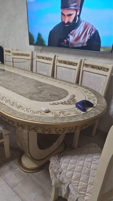 Продам стол и 12 стульев