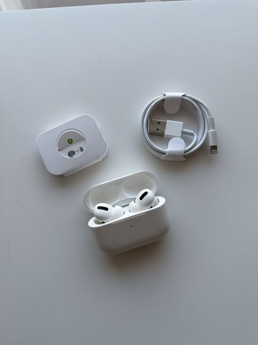 • AirPods Pro • Gen 1 •