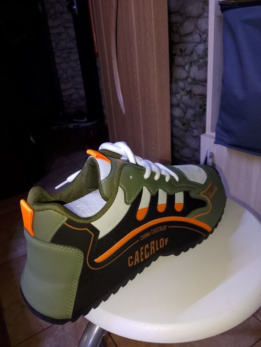 Adidași măsură 45 noi