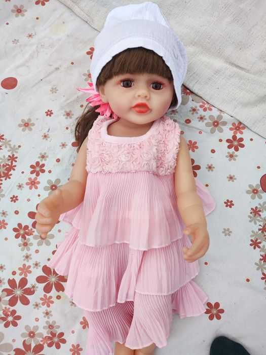 Продам куклу красивую