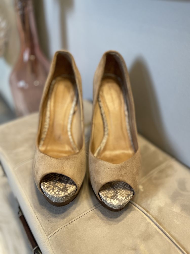 Pantofi Zara decupati in fata marimea 38,5-39
