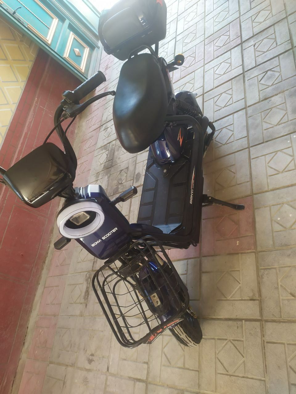 Elektiro sikitir sotiladi va Velek