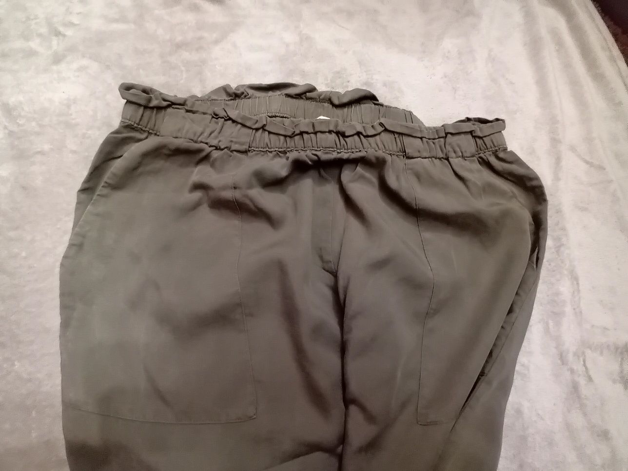 Pantaloni damă, verde-tutun, H&M, mărimea 44