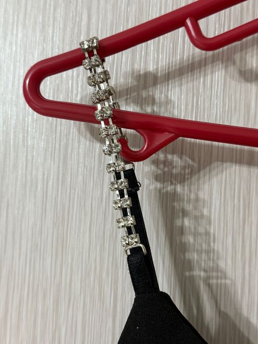 Елегантна рокля под коляно