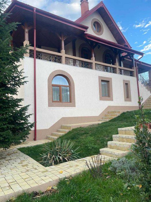 vand vila zona bucium plopii fara sot