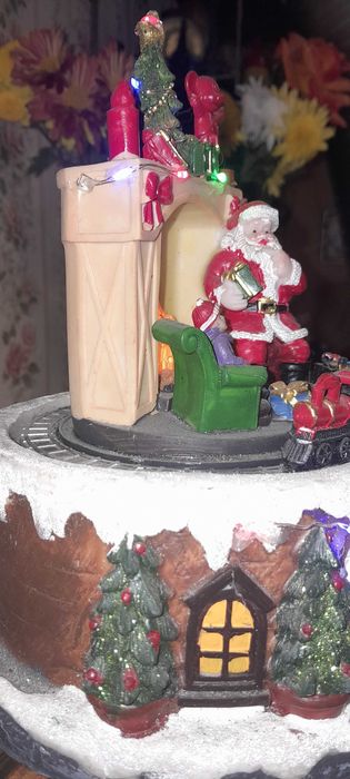 Коледна украса с мелодия и светлини