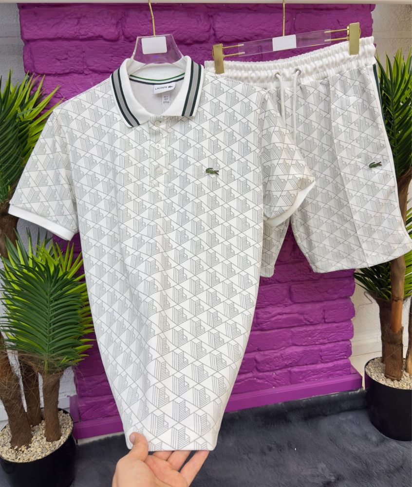 Продавам мъжки спортен комплект Lacoste