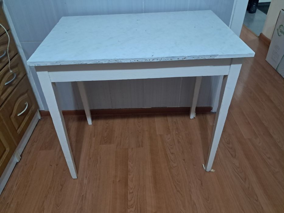Продам стол б/у  для кухни, для учёбы, для работы