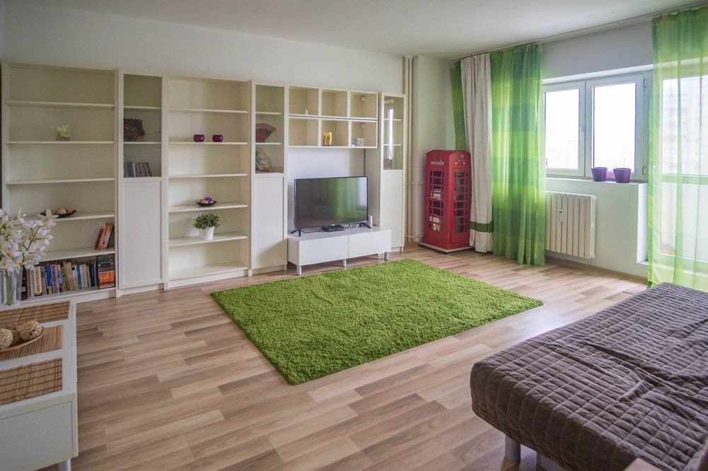Vand COVOR fir lung Ikea si PERDELE (8 m) - stare FOARTE BUNA