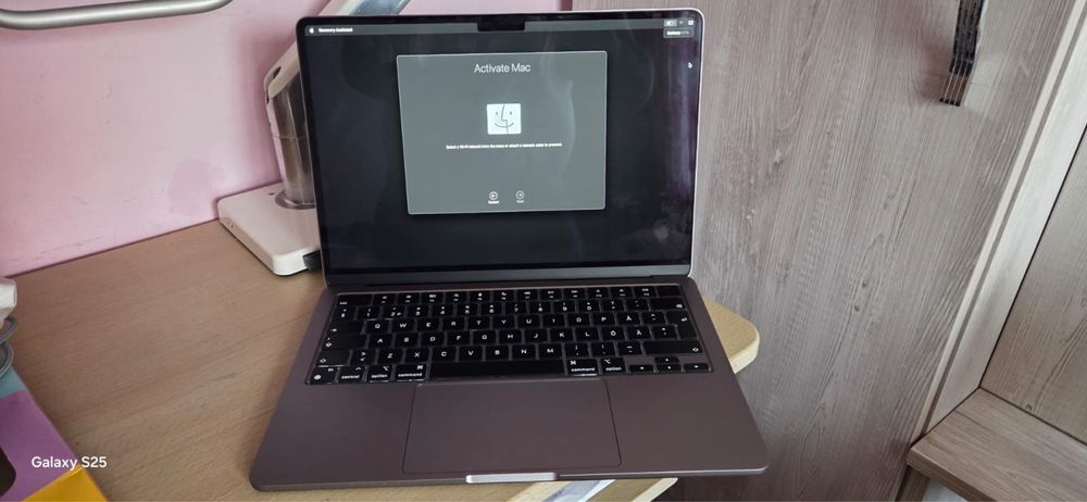 Vand MacBook M2 2022 cu cont pentru piese!