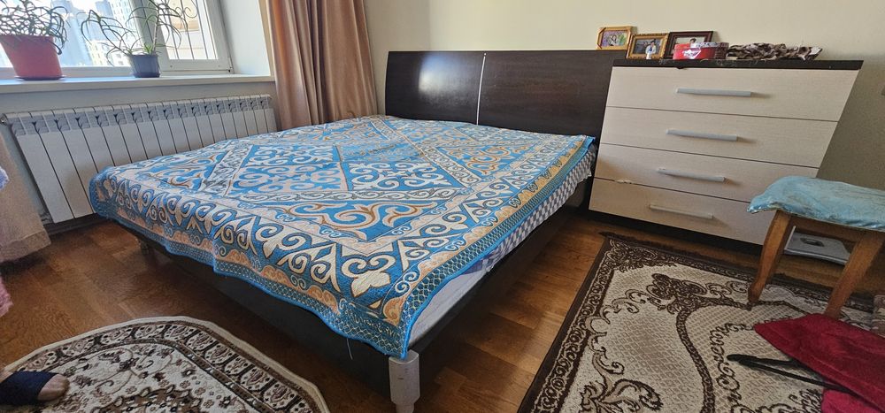 Двуспальная кровать