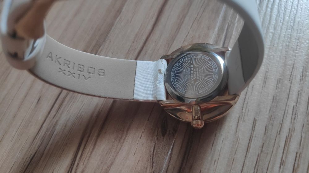 Продавам - нов дамски часовник Akribos XXIV Diamond Dial