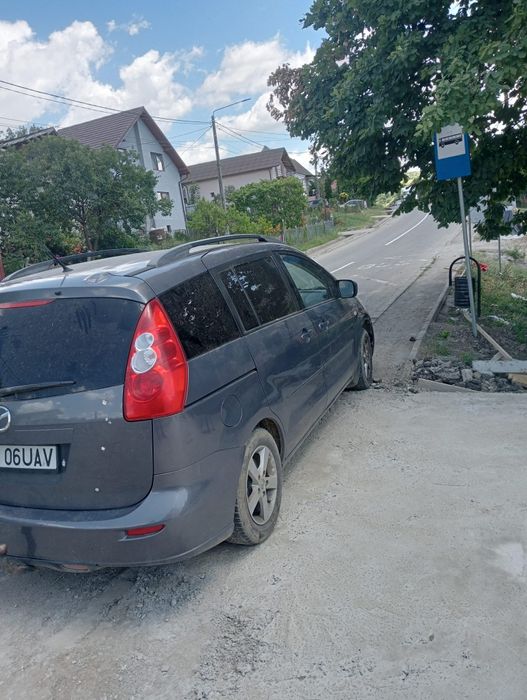 Mazda 5 din 2007 cu 7 locuri motor de 2 litri de 143 cai
