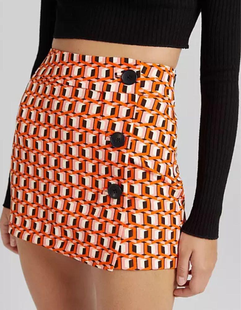 Ефектна пола bershka