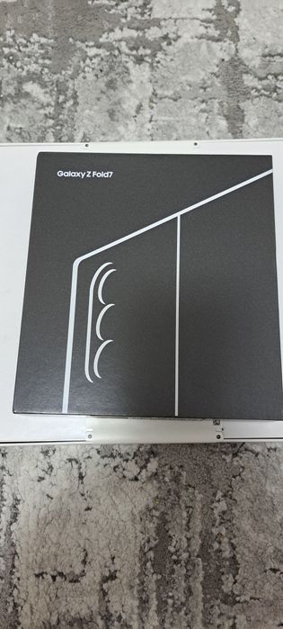 Samsung Z Fold7 silver shadow