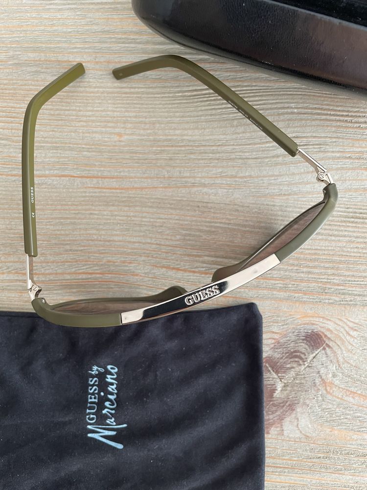 Слънчеви очила GUESS