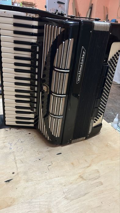 Аккордеон в хорошем состояүий