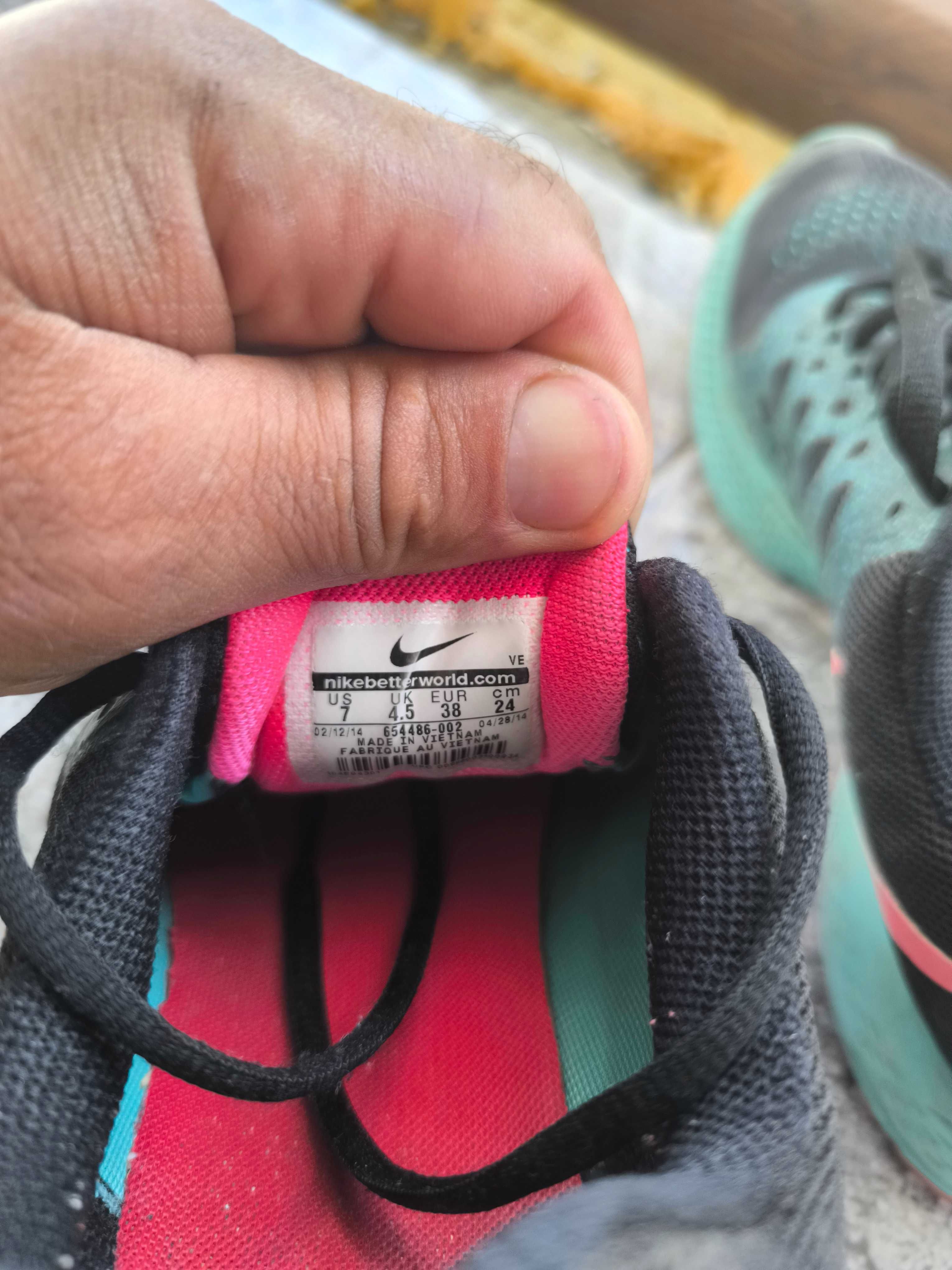 Дамски маратонки Nike