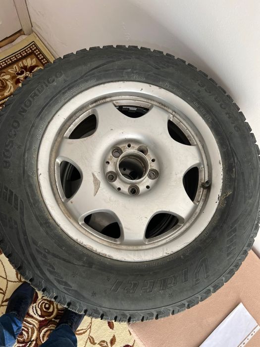 Продам шины размер 235/60 R16