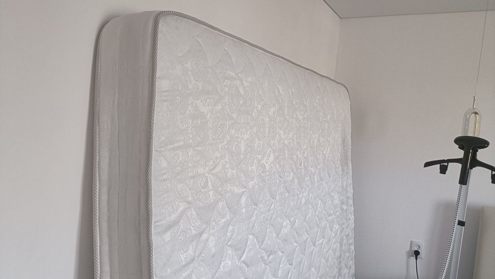 Продам матрас (жёсткий)