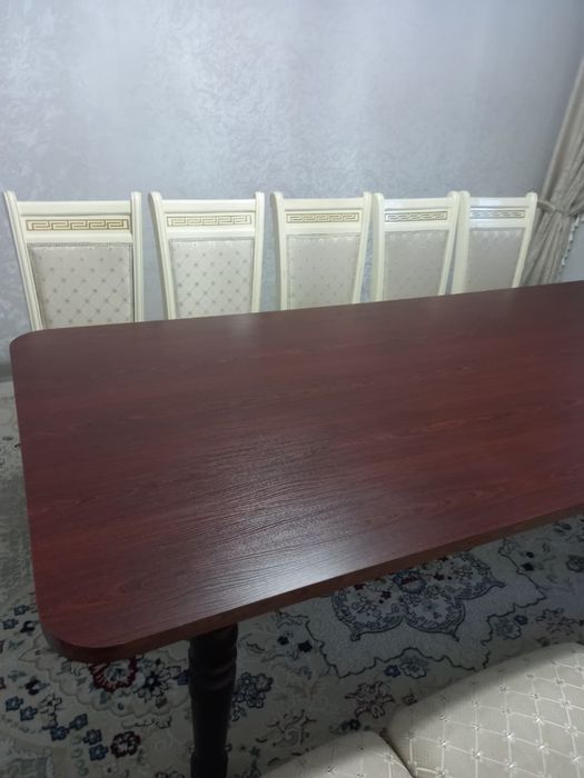 Стол со стульями