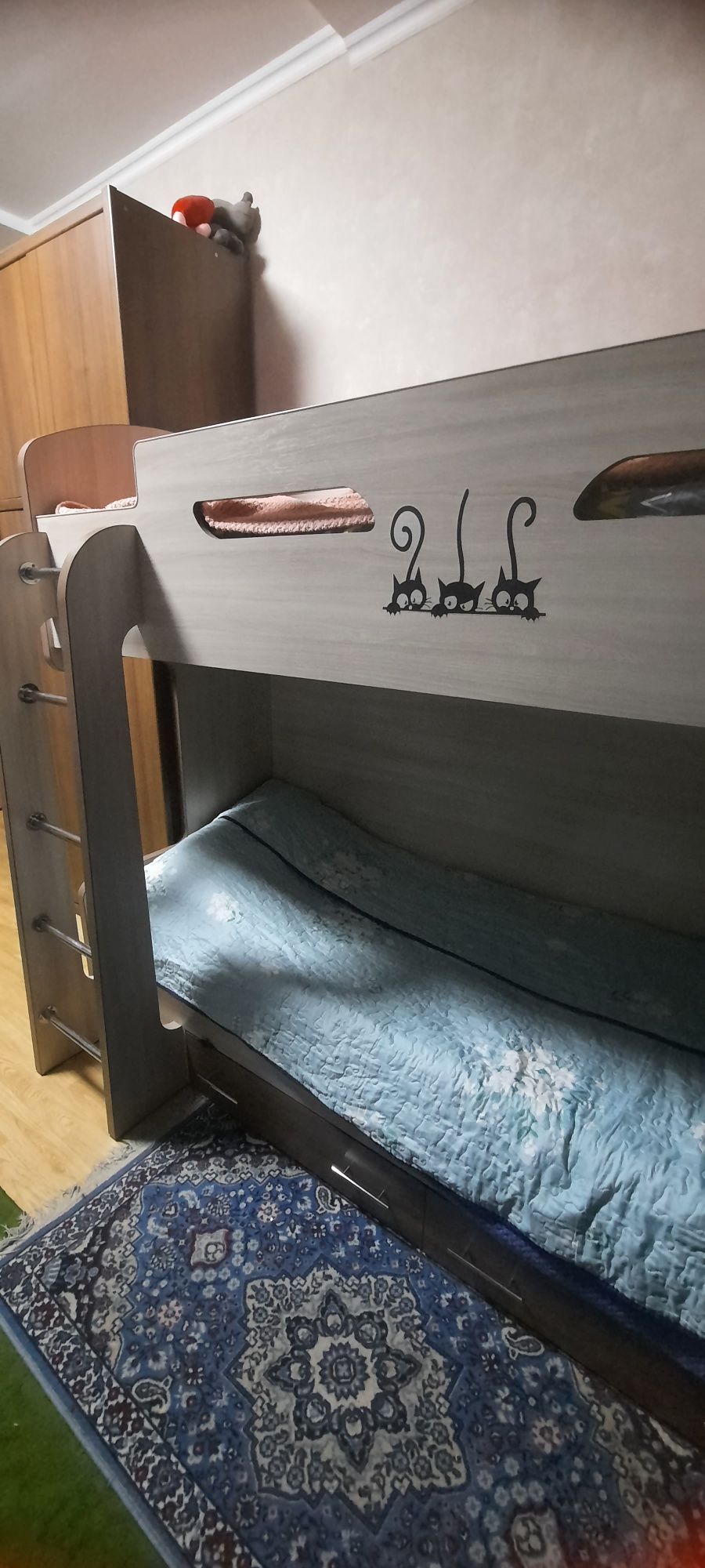 Продам кровать двухъярусную