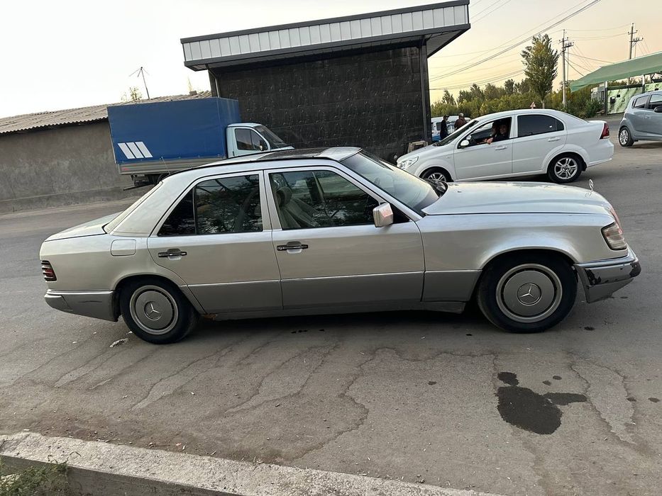 Mersedes benz 200 holatii yaxwi 1985 yil