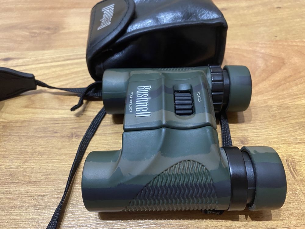 Водоустойчив бинокъл Bushnell 10x25