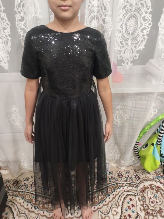 Продам платье  на девочку 9.10 лет