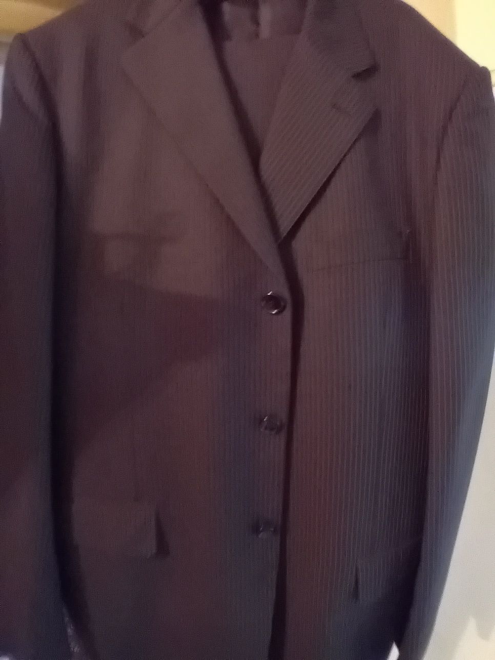 Vând 2 costume barbatesti