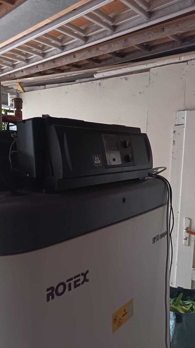 Sistem solar complet ROTEX HPSU 516 cu pompa de caldura integrata